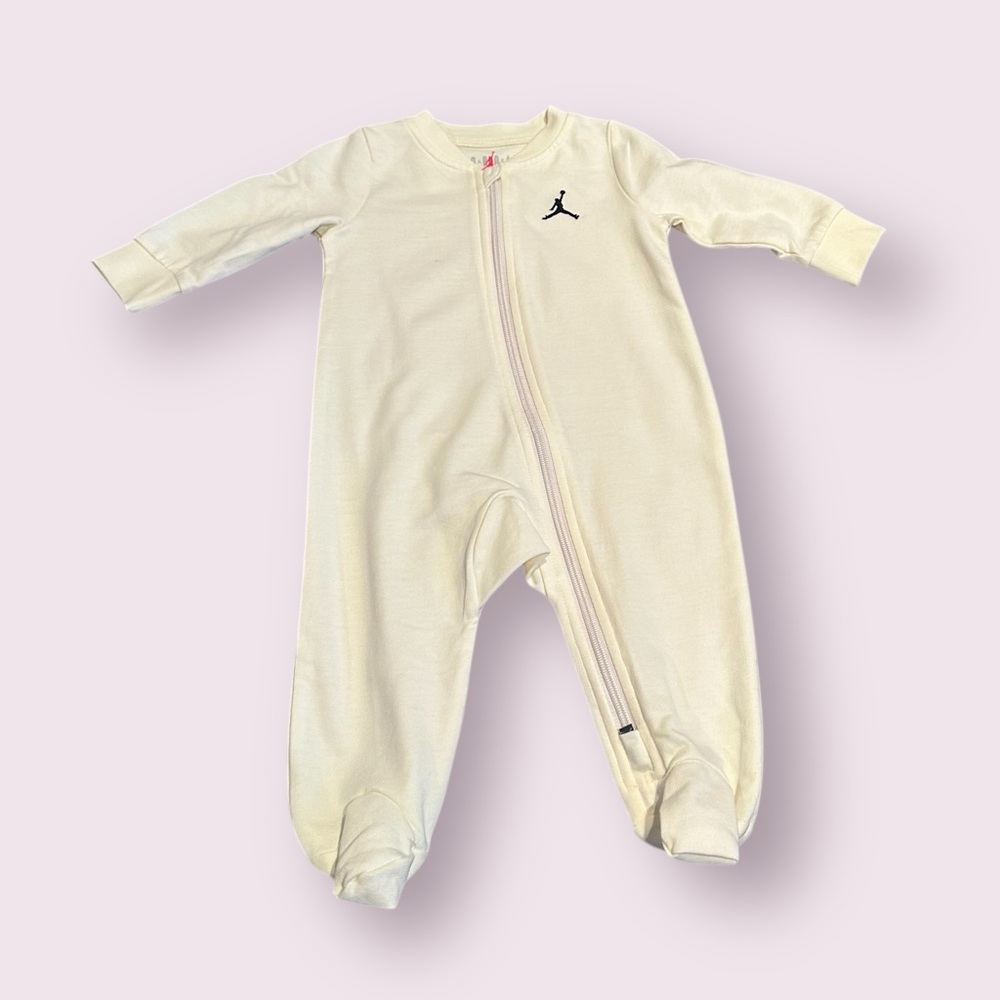 NWT Baby Jordan Pale Yellow Zip Front Footed One Piece Size 6 Months